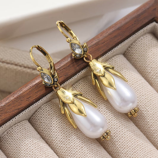 Vintage Beauty Pearl Earrings