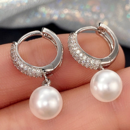 Close-up of the paved hoop and pearl drop