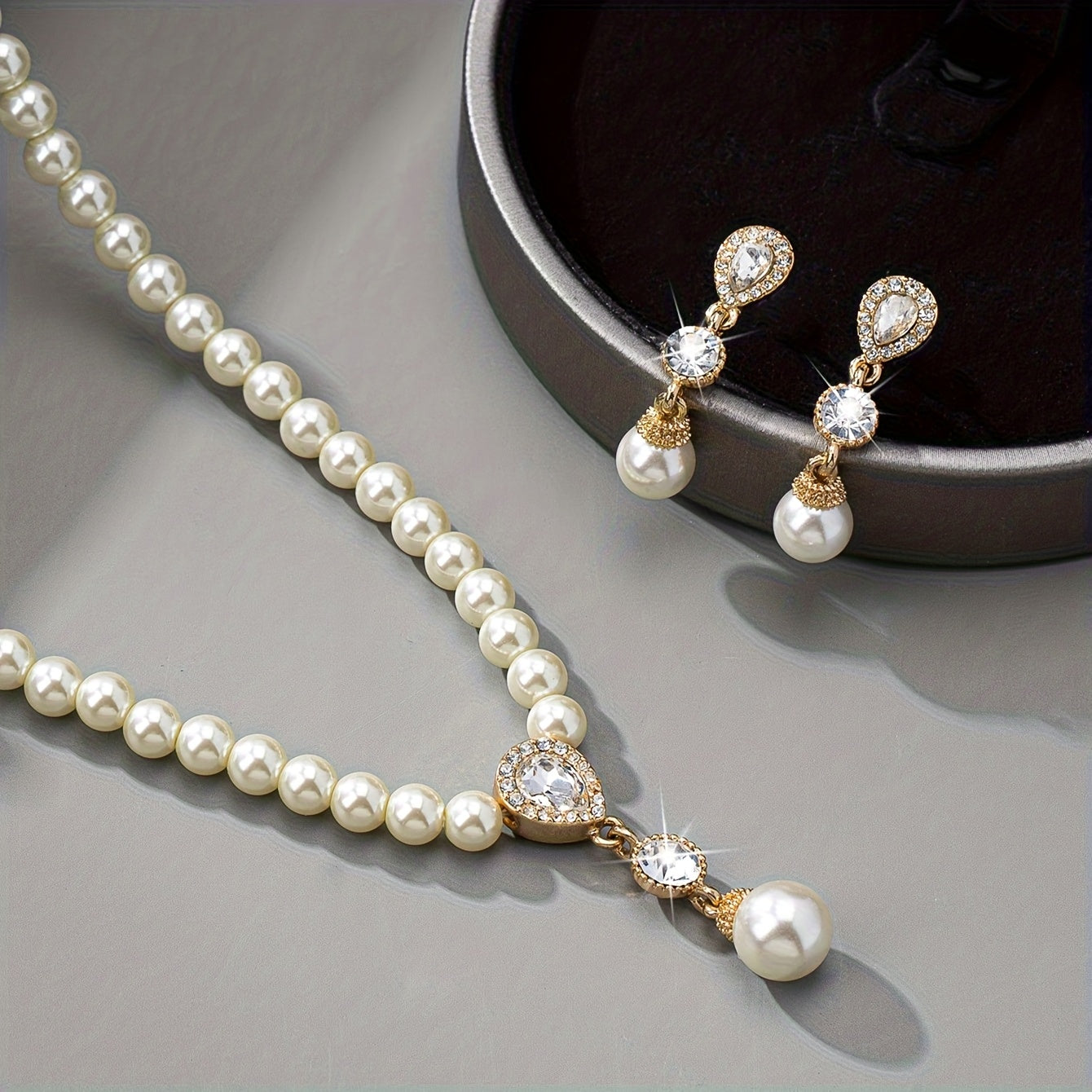 Vintage Classic Pearl Jewelry Set with necklace and earrings