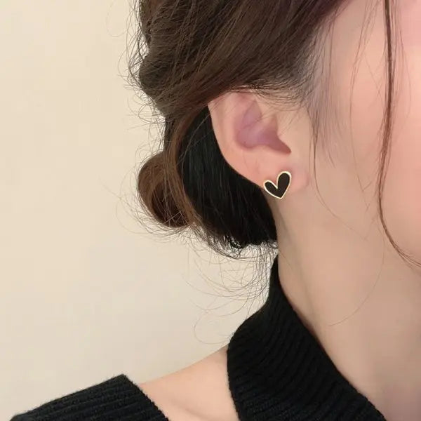 Classic Heart Earrings Gold Outline