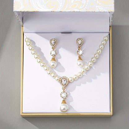 Vintage Classic Pearl Jewelry Set presented in a gift box