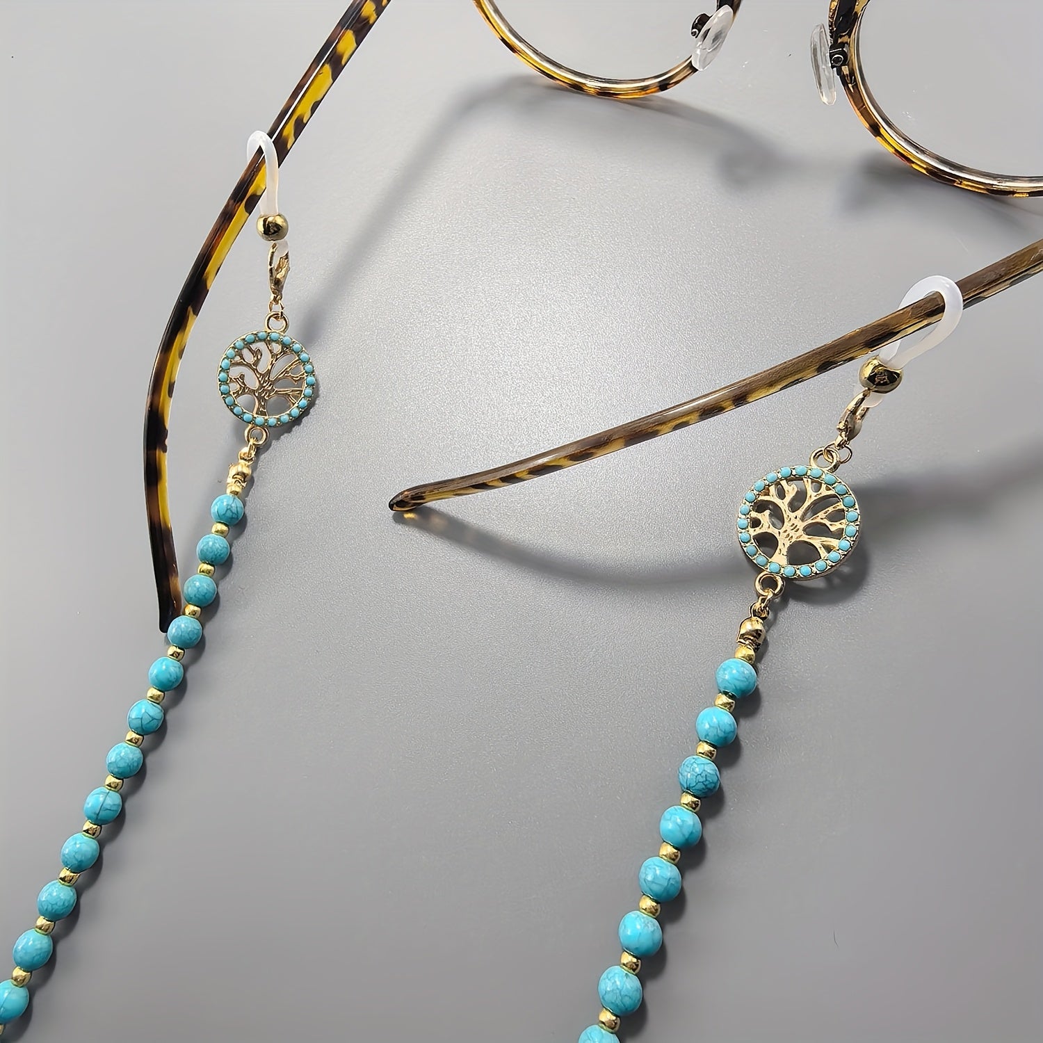 Detail of the loop that attaches to the glasses arm