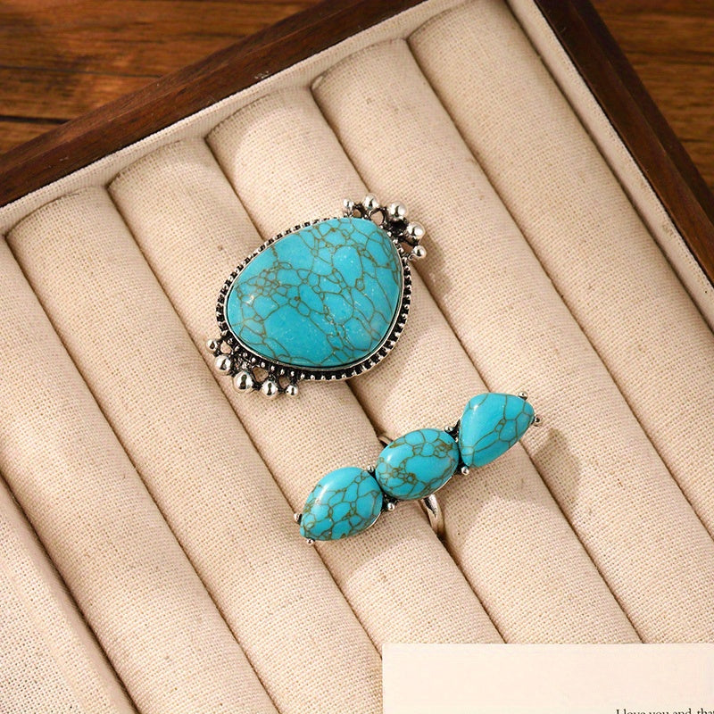 The ring set displayed in a jewellery tray