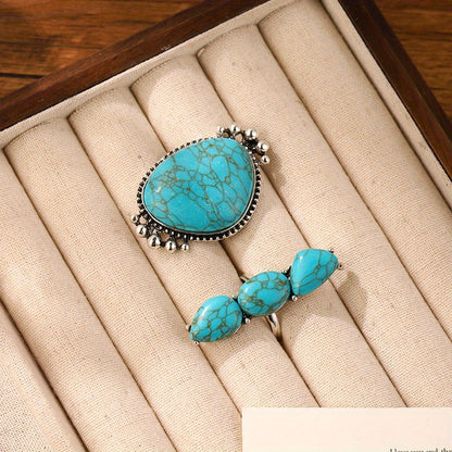 The ring set displayed in a jewellery tray