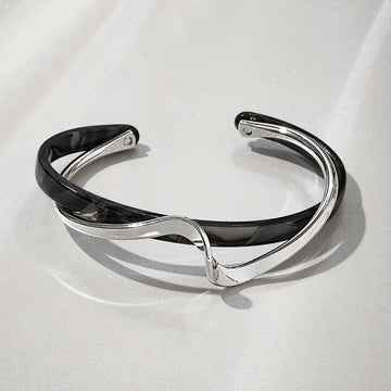 Black / Adjustable