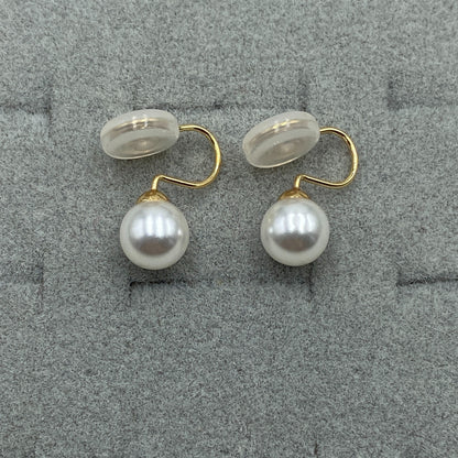 Close-up of the pearl and gold spiral clip