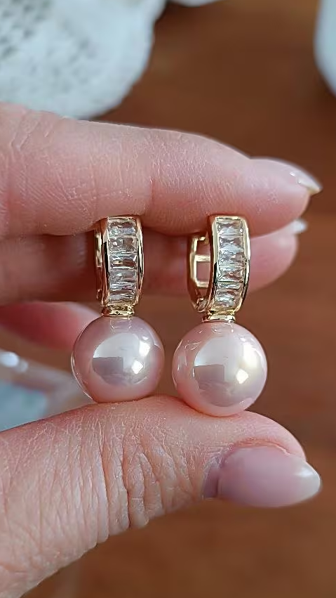 Grace & Helen customer wearing her jewelry
